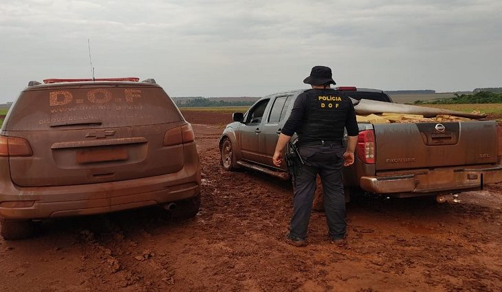 Quase 3 toneladas de drogas, mais de 70 mil pacotes de cigarros e um arsenal de armas foram apreendidos