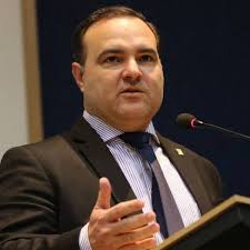 Oliveira fala sobre Bolsonaro, teto de gastos e obras paradas
