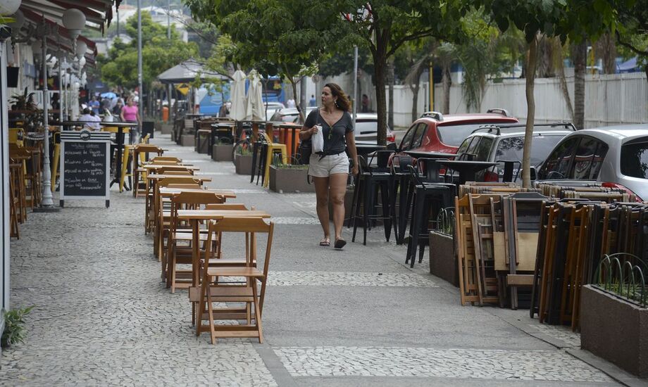 O decreto mantém a proibição da realização de atividades com presença de público que envolvam aglomeração