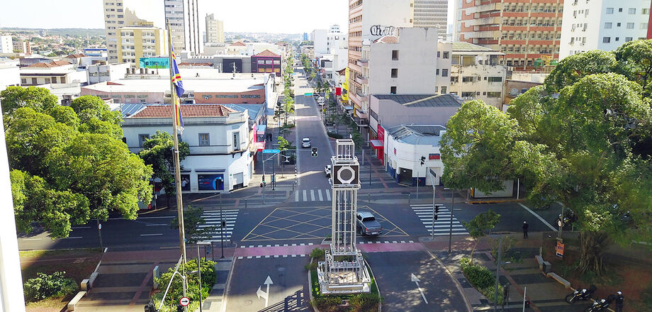 Centro de Campo Grande com as lojas fechadas