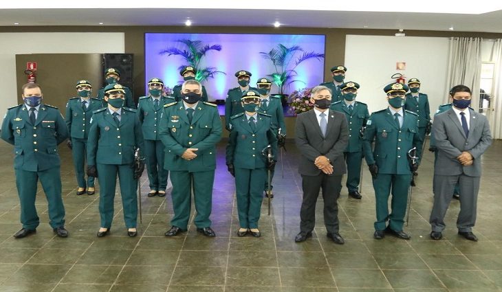 A Academia da Polícia Militar de Mato Grosso do Sul formou nesta sexta-feira (16), 13 novos oficiais de saúde, sendo 11 médicos e 2 médicos veterinários