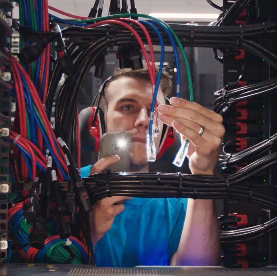 Apesar de o Brasil somar 13 milhões de desempregados, a falta de mão de obra qualificada para preencher vagas abertas pela digitalização já acende um sinal de alerta entre empresas e especialistas