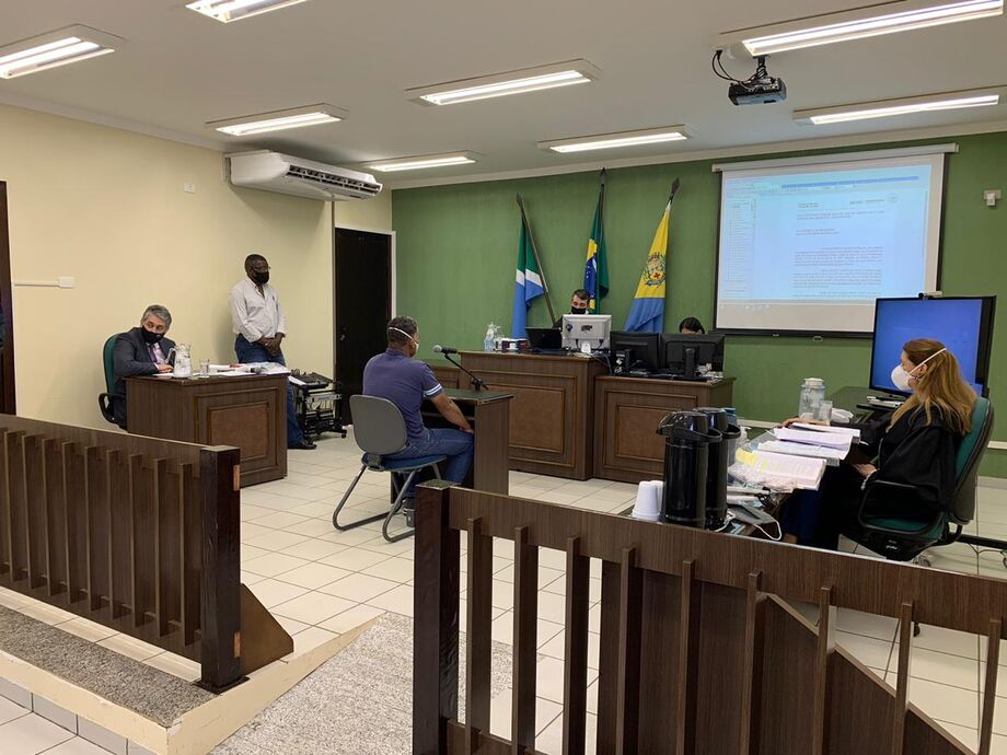 O Ministério Público do Estado de Mato Grosso do Sul promoveu a acusação por meio do Promotor de Justiça George Cássio Tiosso Abbud e a sentença foi proferida pelo Juiz de Direito Francisco Soliman