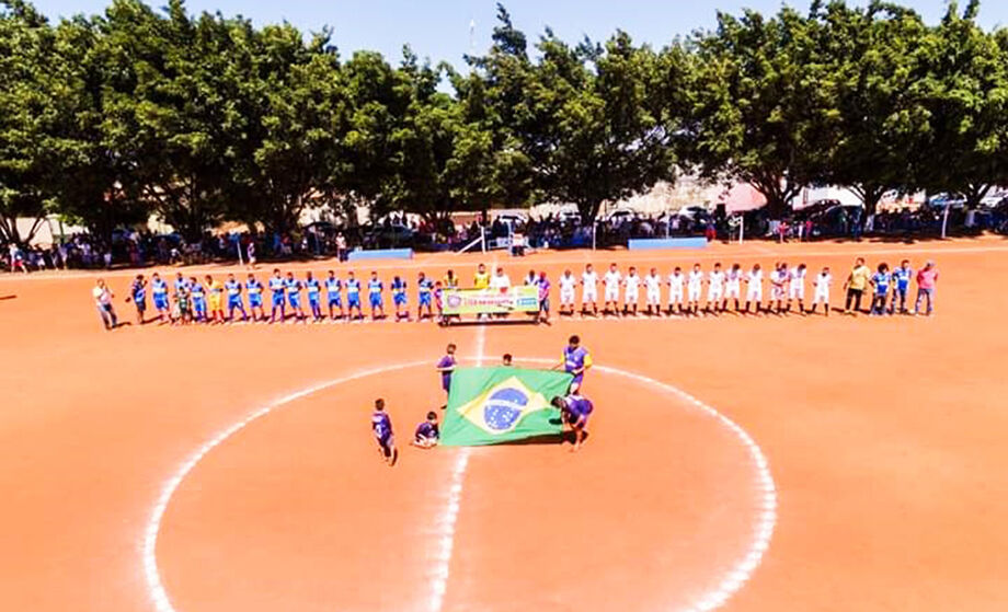 Campeonatos de terrinha é uma das opções de diversão dos bairros