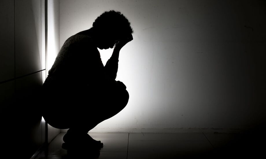 Muitos grupos, incluindo adultos mais velhos, mulheres, crianças e pessoas com problemas de saúde mental