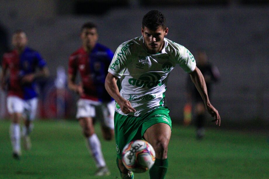 Bruno Silva fez o gol de empate contra o Paraná