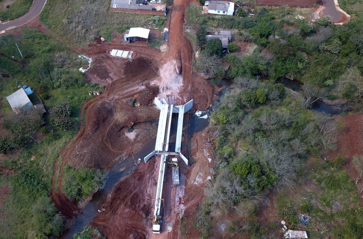 No setor de infraestrutura, a implantação do Anel Viário promoverá o reordenamento urbano da cidade, além de disciplinar e dar segurança ao trânsito de caminhões.