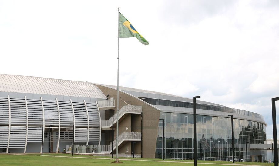 Sirius inaugura 1ª estação de pesquisa de luz síncrotron