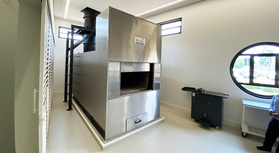 O crematório é novidade na Capital. Cremação pode durar até 1h30 em forno que chega a 1200 graus.