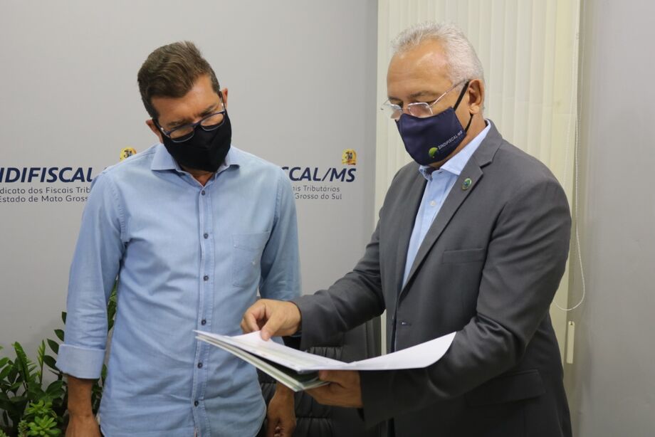 O presidente do Sindifiscal-MS, Francisco Carlos de Assis e o candidato Pedro Kemp
