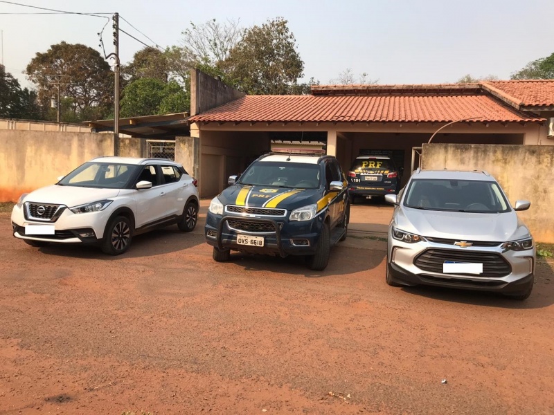A PRF, em uma ação conjunta com a Delegacia Especializada de Furtos e Roubos de Veículos Polícia Civil de Mato Grosso do Sul, desmantelou uma quadrilha especializada no roubo de veículos alugados de locadoras e que eram levados para a Bolívia
