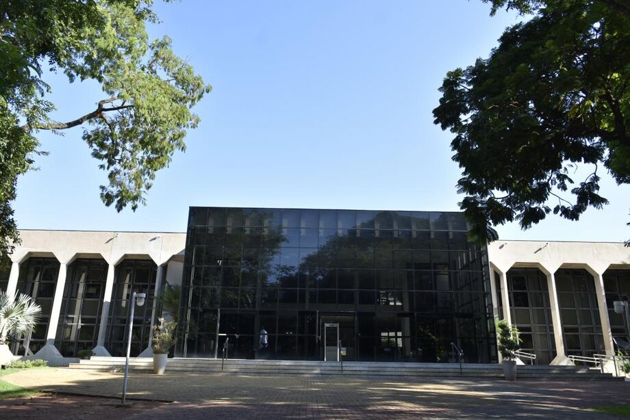 O expediente presencial do Tribunal de Contas de Mato Grosso do Sul (TCE-MS) foi suspenso até o dia 2 de novembro