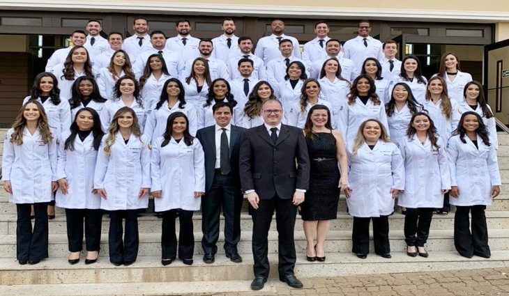 A UEMS realizou, no dia 21, a solenidade de Colação de Grau da 1ª Turma de Medicina desta Universidade que formou 47 médicos de 14 Estados brasileiros.