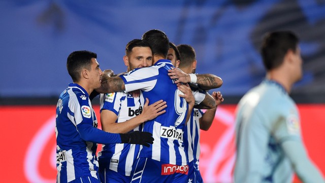 Alavés vence o Real Madrid fora de casa