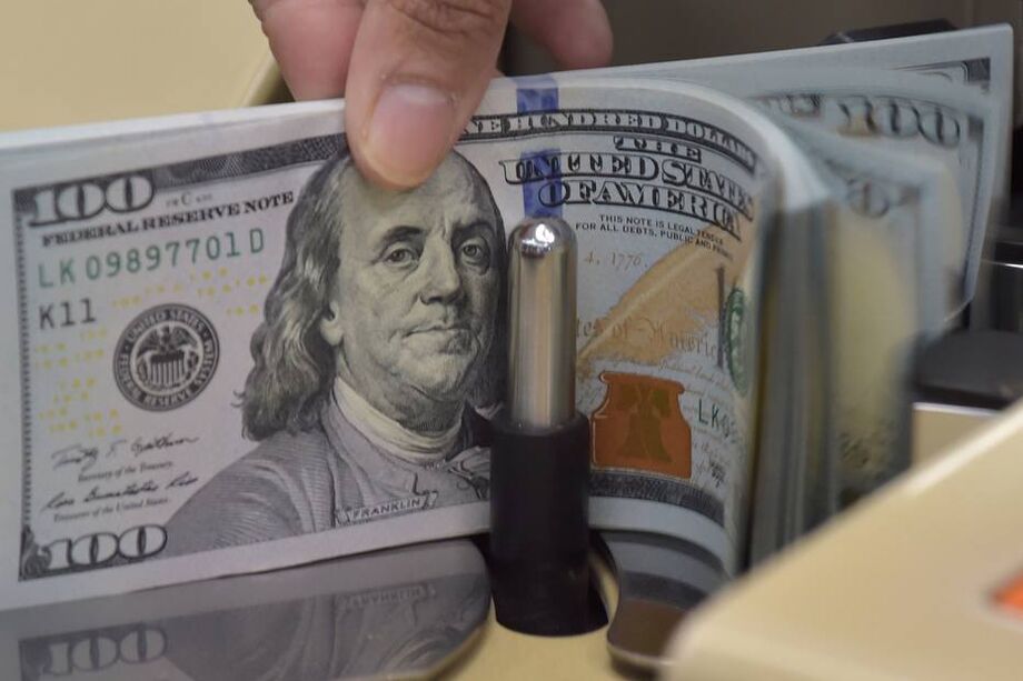 No acumulado da semana, a variação do dólar ainda foi negativa em 1,64%