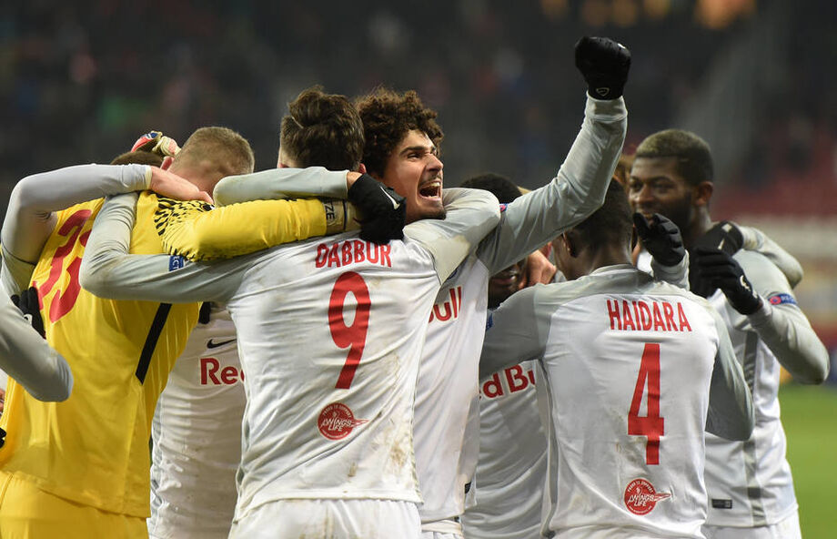 André Ramalho comemora a vitória do Red Bull Salzburg sobre a Real Sociedade