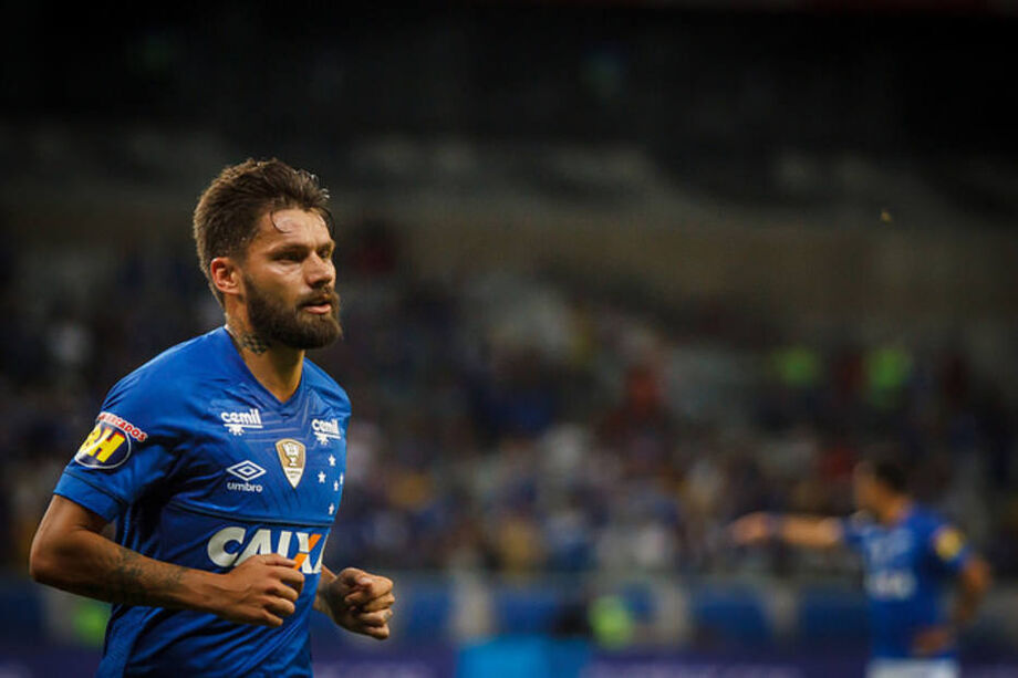 O atacante Rafael Sóbis