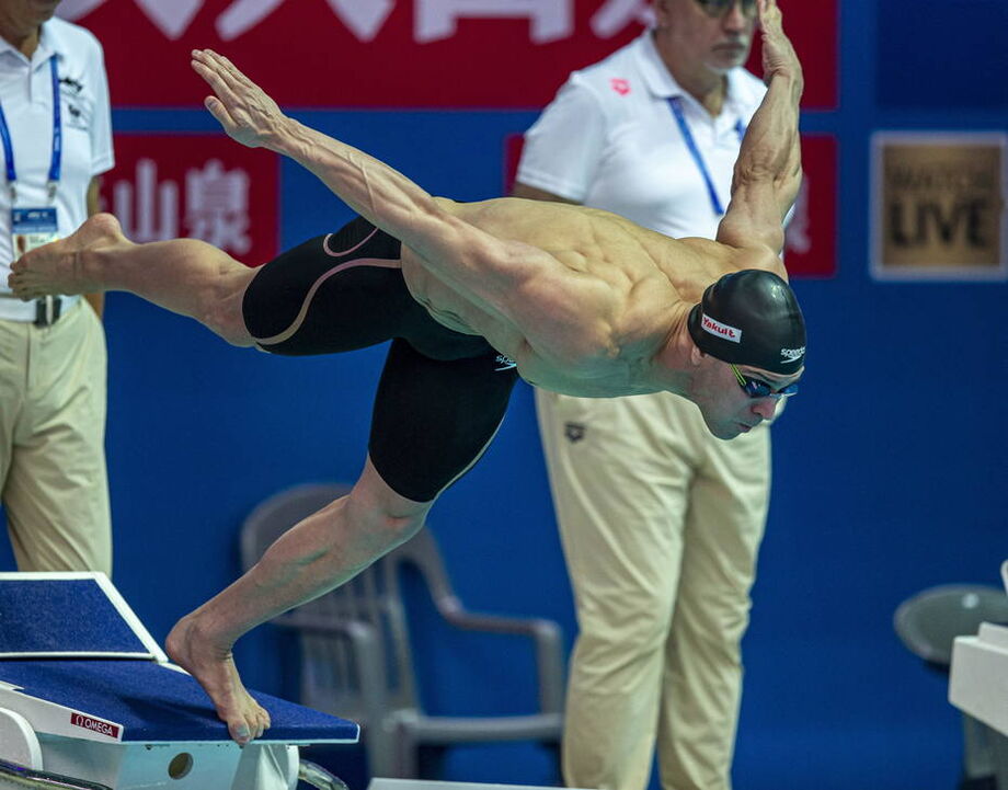 Aos 40 anos, Nicholas Santos faz sua melhor marca nos 100m borboleta na Hungria
