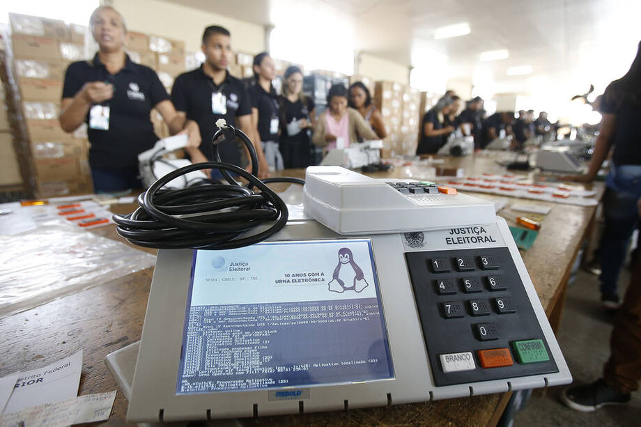 476 urnas foram substituídas e uma seção em SP tem votação manual