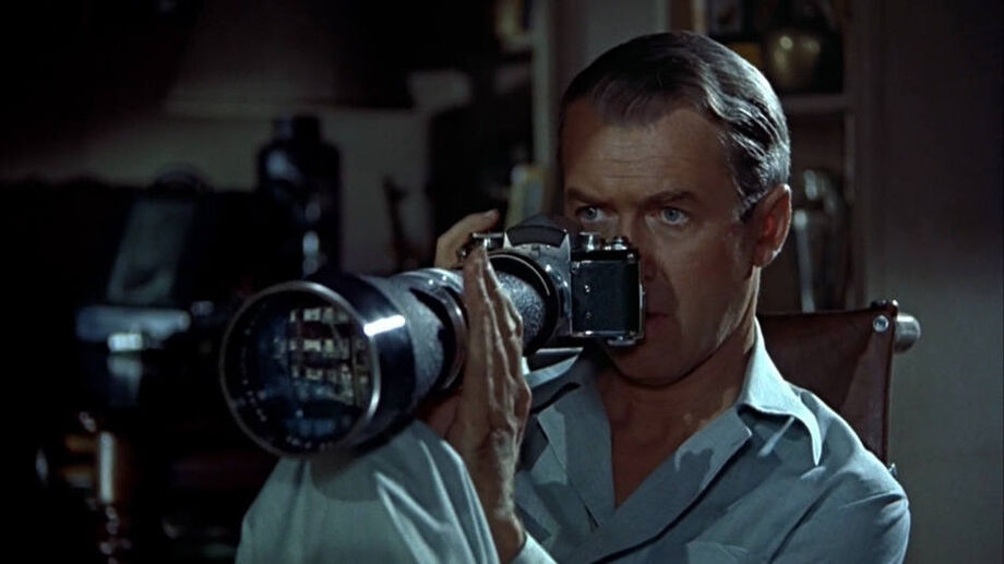 James Stewart em cena de 'Janela Indiscreta', de Alfred Hitchcock