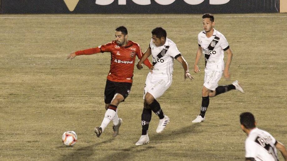 A partida ocorreu hoje, no estádio Moisés Lucarelli, em Campinas, pela 21ª rodada