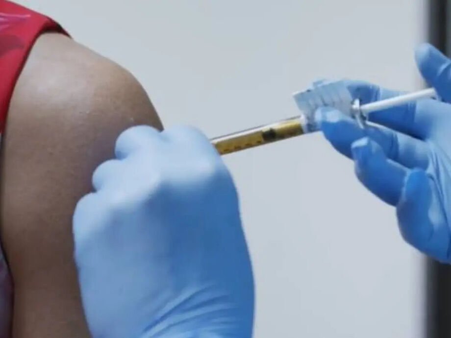 Novavax inicia fase 3 de testes de vacina no Reino Unido e terá 25% de idosos entre voluntários.