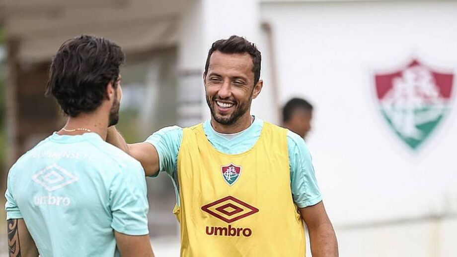 Nenê e Hudson durante momento descontraído em treino do Fluminense