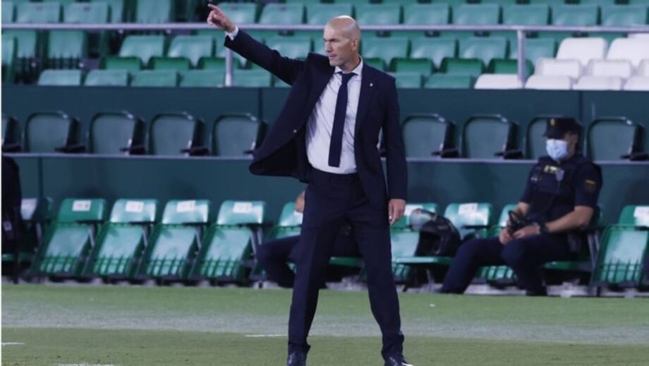 Zidane já venceu três Ligas dos Campeões no Real Madrid, mas equipe começou mal a atual edição atual