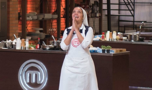 A freira Lorayne, ganhadora do 17º episódio do 'MasterChef Brasil' em 2020