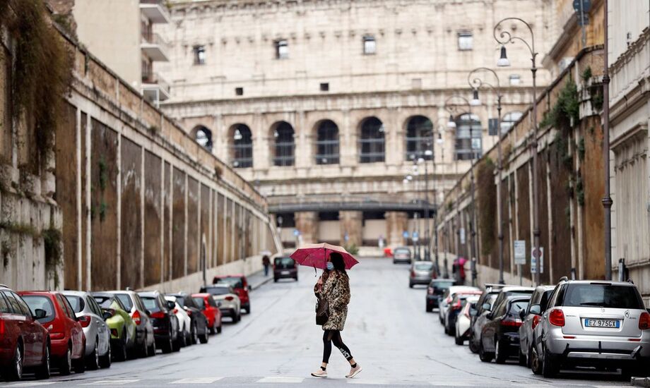 As autoridades de saúde italianas registraram hoje 30.550 novos casos de covid-19