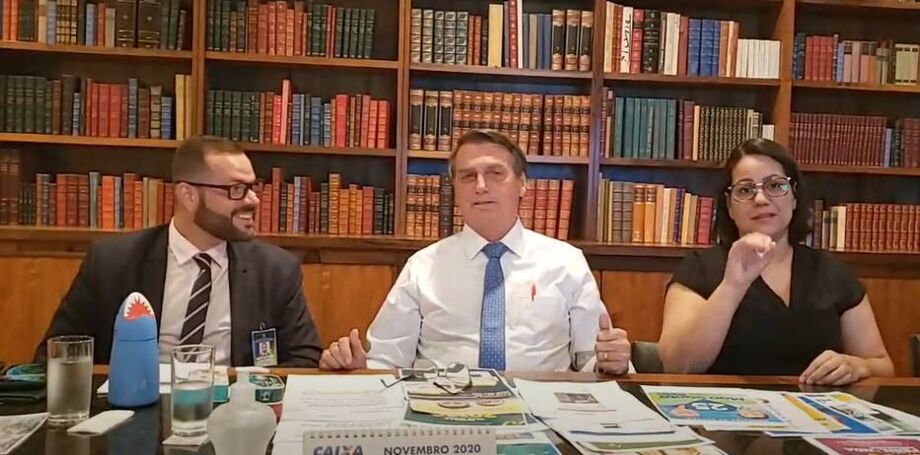 Jair Bolsonaro em live semanal em suas redes sociais