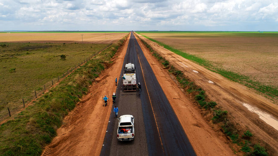 Produtores estimam redução de até 15% em custo com frete após asfaltamento de estrada no interior da Bahia