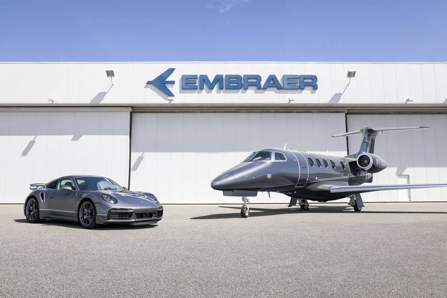 A brasileira Embraer e a alemã Porsche anunciaram uma parceria para desenvolver dez pares de jatos executivos e carros esportivos a serem vendidos conjuntamente