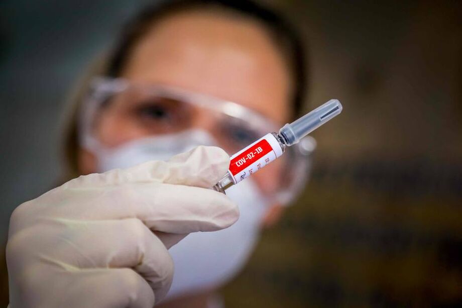 A farmacêutica chinesa Sinovac defendeu a segurança da vacina após suspensão de testes clínicos no Brasil