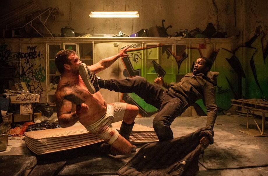 Cena da série 'Gangs of London'