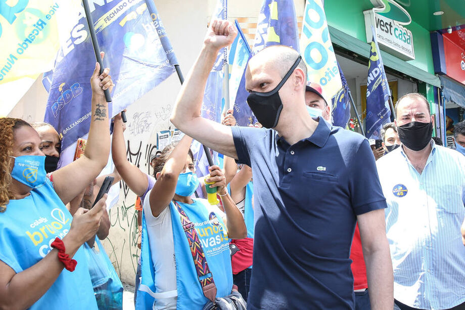 O prefeito Bruno Covas (PSDB) participou nos últimos dias de eventos em locais fechados e com grande número de apoiadores