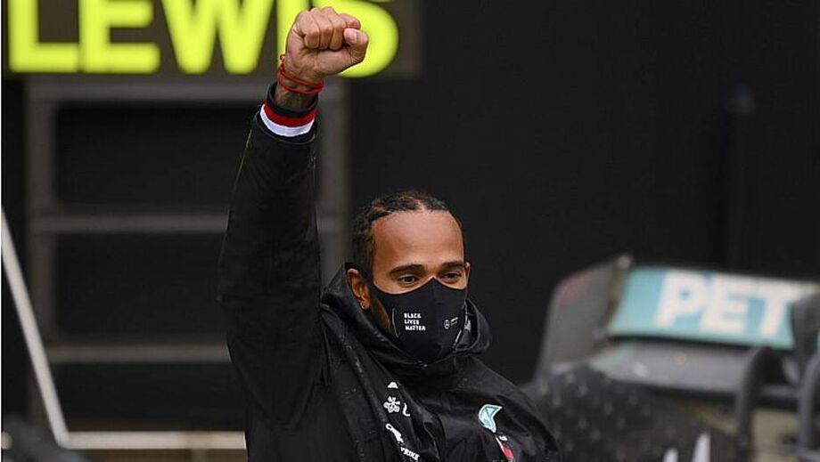 Heptacampeão da F-1, Hamilton promete seguir lutando por mundo 'mais igualitário'