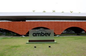 Ambev cobra Carrefour por morte de homem negro em unidade da rede