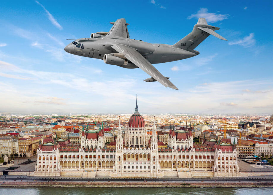Aeronave multimissão KC-390 Millennium, na configuração de reabastecimento aéreo, designado KC-390