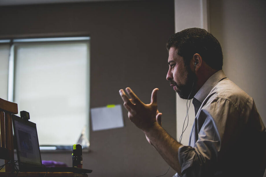 O candidato do PSOL à Prefeitura de SP, Guilherme Boulos, durante sabatina do 'Estadão'