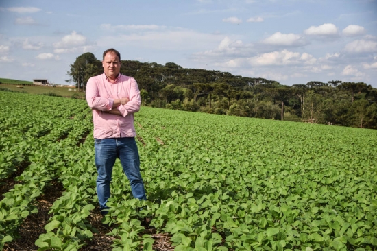 Oportunidade. Gilcesar Zeny renovou equipamentos agrícolas e comprou um trator novo