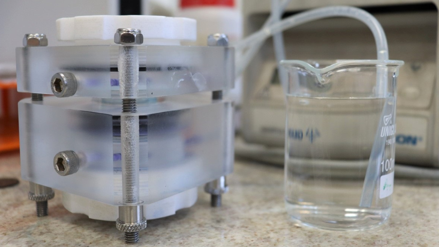 tecnologia para filtrar e degradar, ao mesmo tempo, metal cancerígeno e corante que podem ser encontrados na água