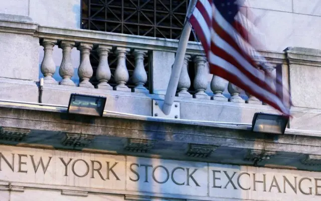 Hoje, o Dow Jones fechou em queda de 0,91%, a 29638,64 pontos