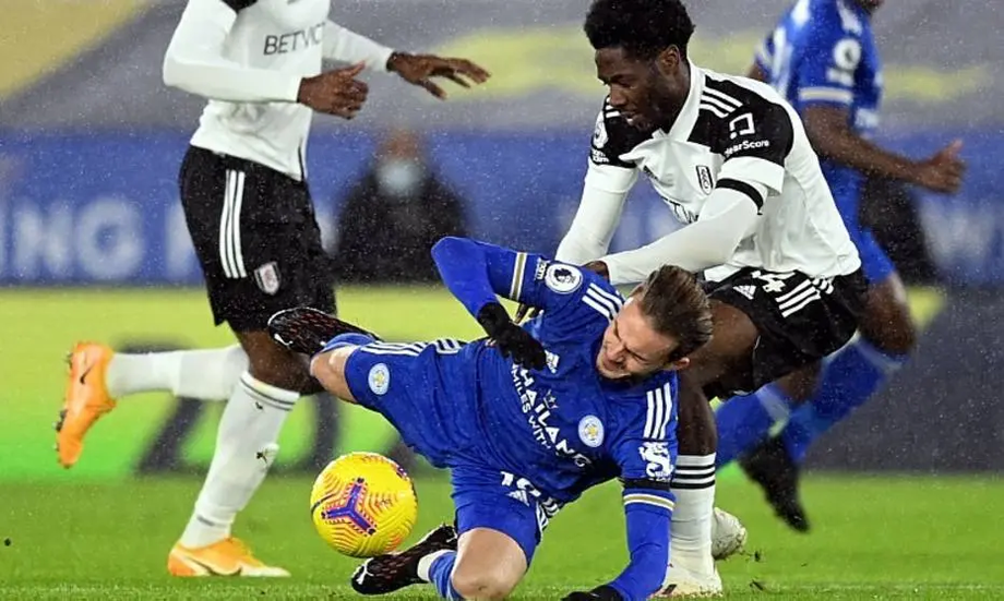 James Maddison, do Leicester, sofre falta de Ola Aina, do Fulham