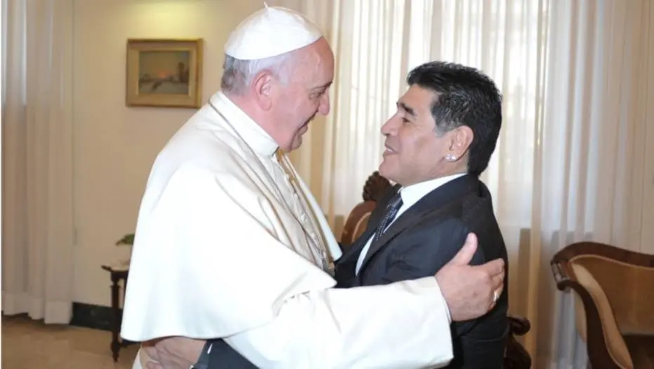 Maradona se encontrou com o Papa Francisco em 2014 e 2015
