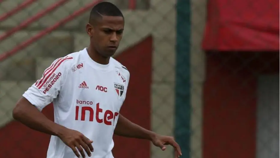 Bruno Alves permaneceu em São Paulo por precaução