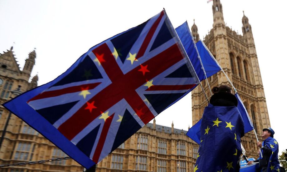 Bandeiras do Reino Unido e da União Europeia