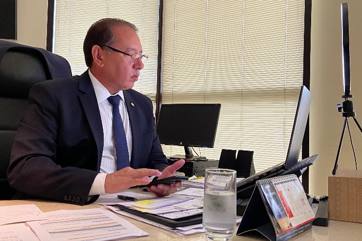 PEC de Gerson Claro prestigia prefeituras com melhores índices na educação