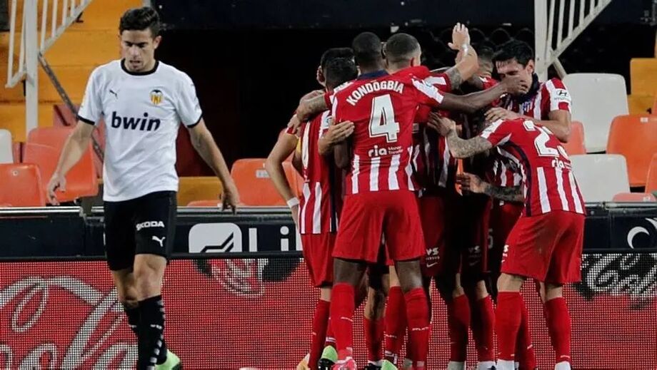 Jogadores do Atlético de Madrid comemoram gol marcado sobre o Valencia