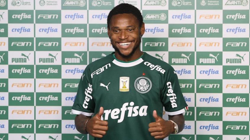 O atacante Luiz Adriano, do Palmeiras